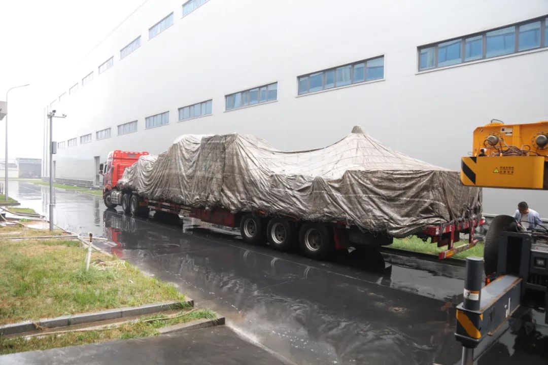 引進新設(shè)備，助力新“智”造